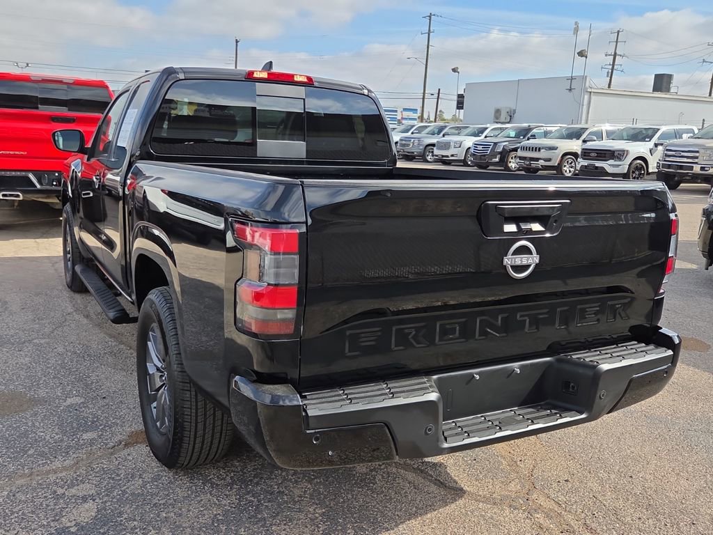 Used 2025 Nissan Frontier SV image 3