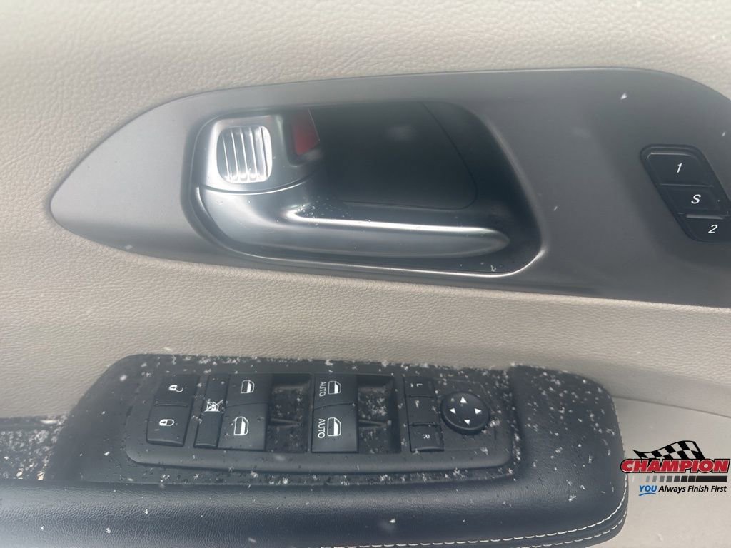 Used 2022 Chrysler Pacifica Touring-L image 27