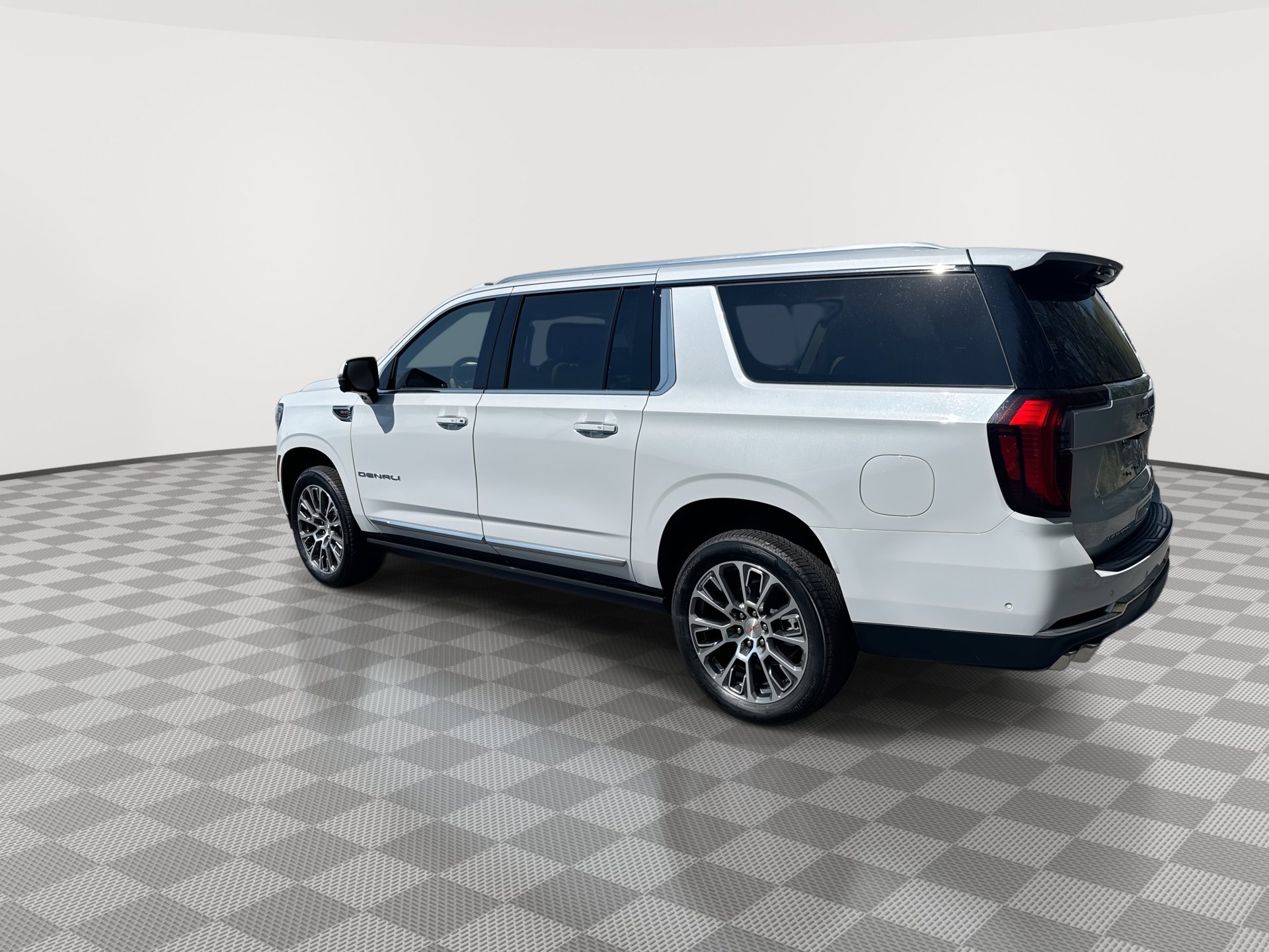 New 2026 GMC Yukon XL Denali w/ Denali Reserve Package AWD/4WD image 6