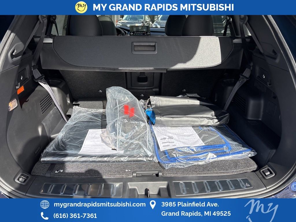 New 2025 Mitsubishi Outlander SE image 17