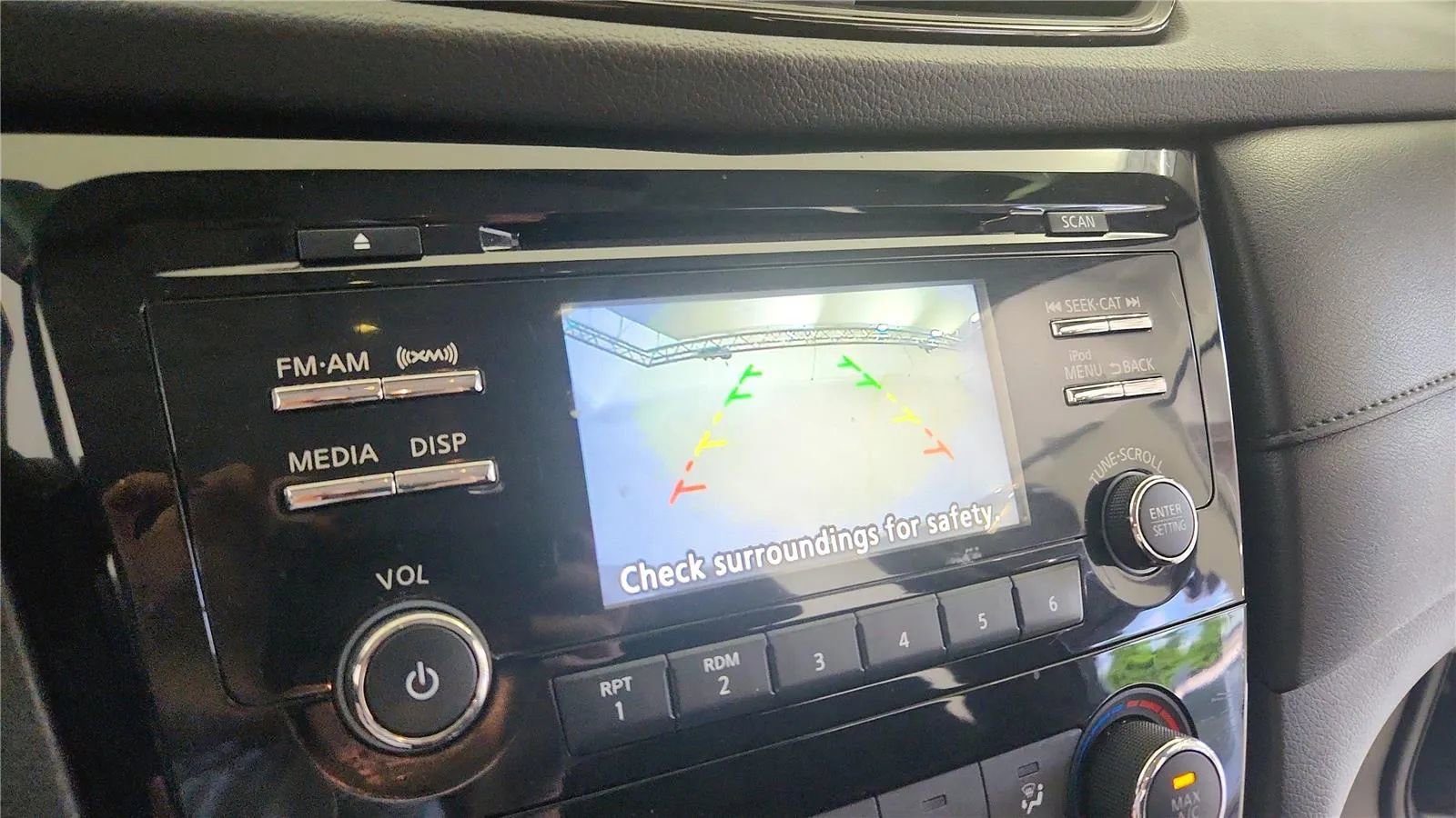 Used 2017 Nissan Rogue S AWD/4WD image 29