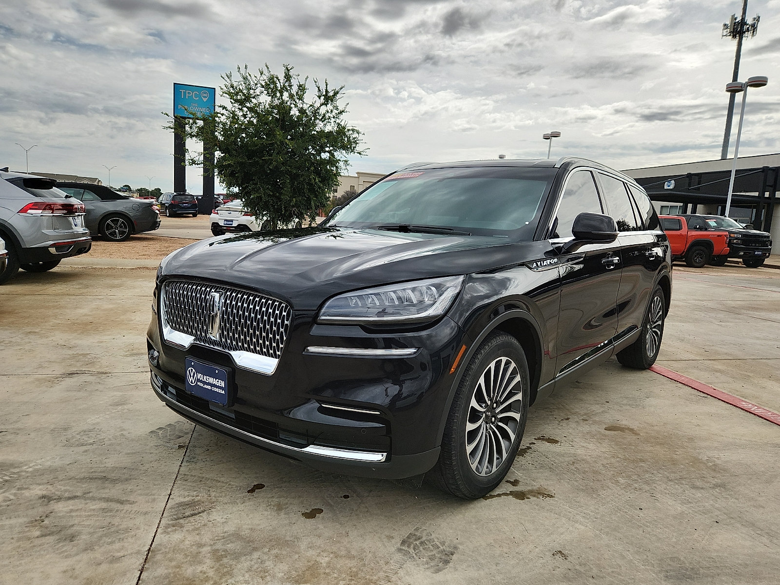 Used 2023 Lincoln Aviator 2WD w/ Premium Package image 3