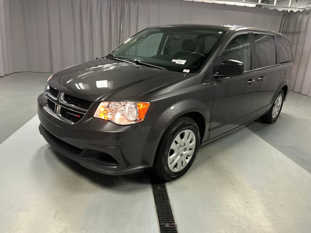 Used 2018 Dodge Grand Caravan SE image 3