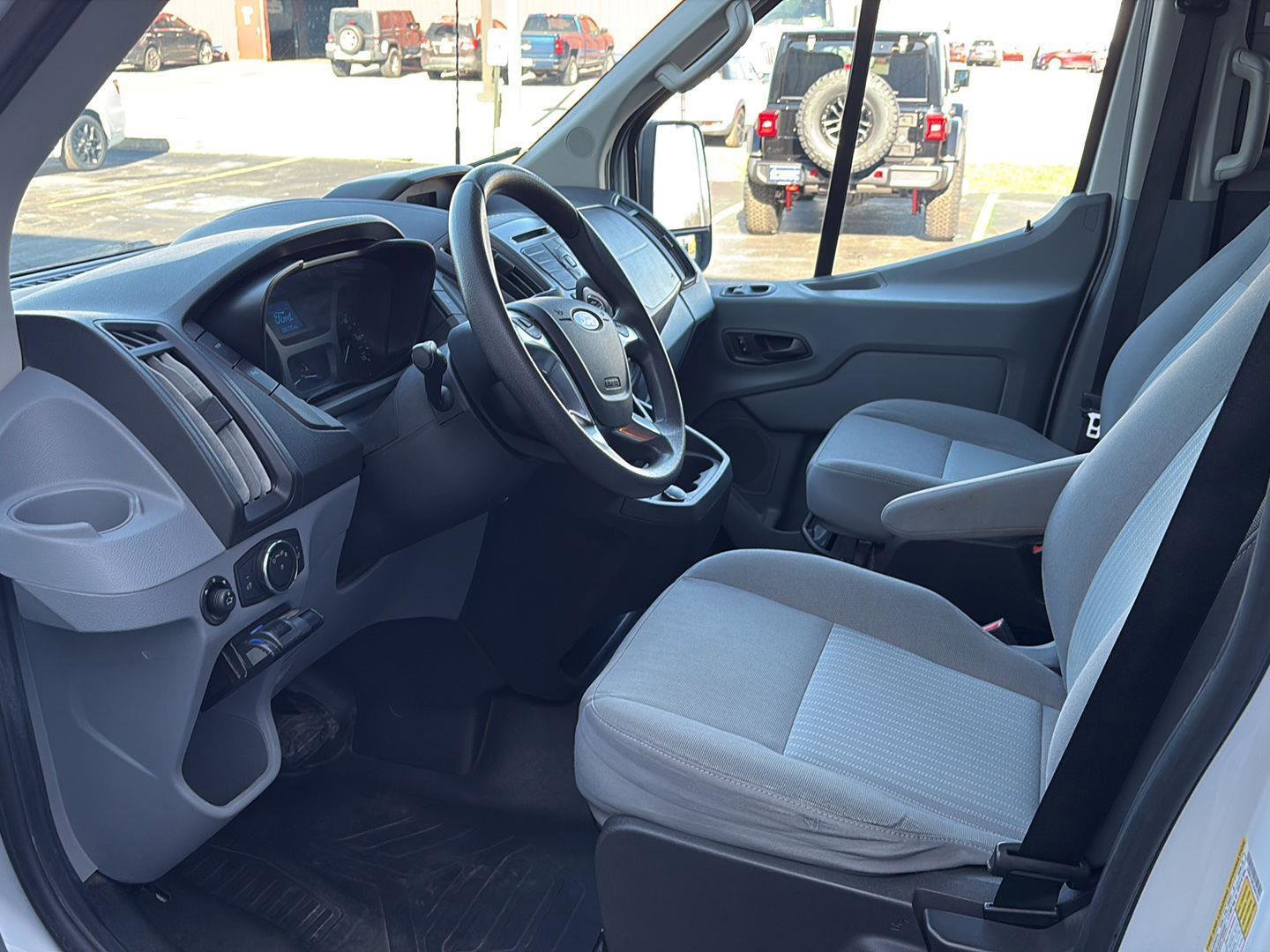 Used 2018 Ford Transit 150 XLT image 5