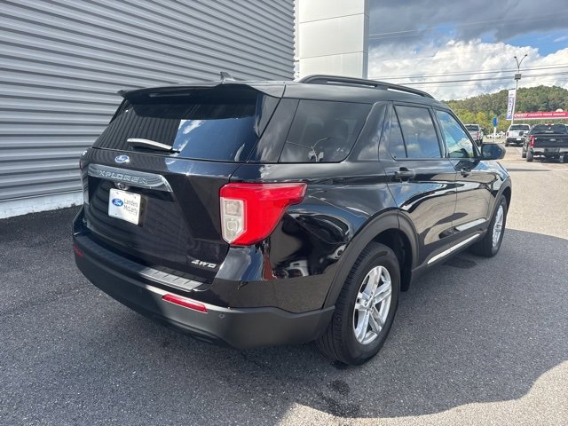 Used 2022 Ford Explorer XLT image 3