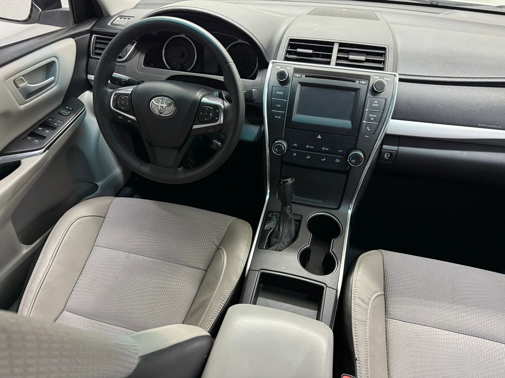 Used 2017 Toyota Camry SE FWD image 30