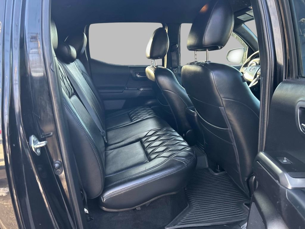 Used 2020 Toyota Tacoma TRD Off-Road image 16
