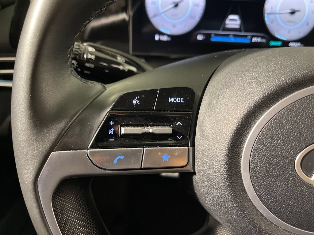Certified 2025 Hyundai Elantra SEL FWD image 28