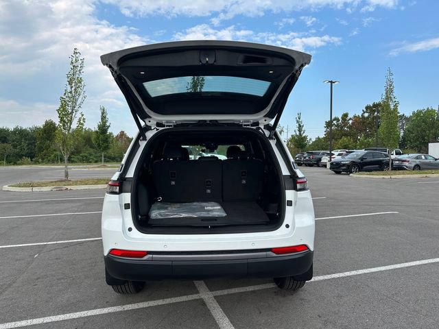 New 2027 Jeep Grand Cherokee Altitude AWD/4WD image 16