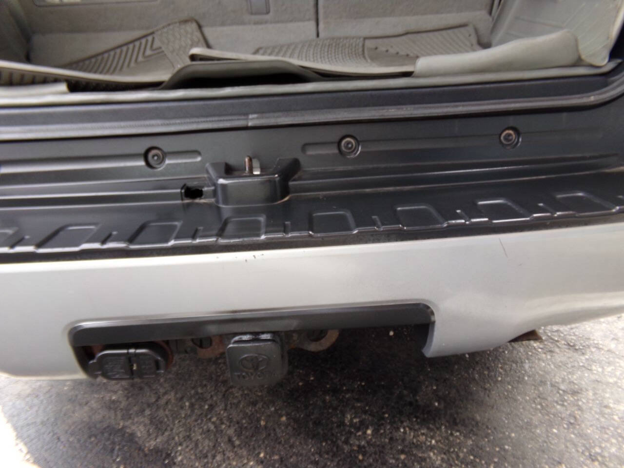 Used 2011 Toyota Sequoia SR5 w/ Premium Pkg AWD/4WD image 22