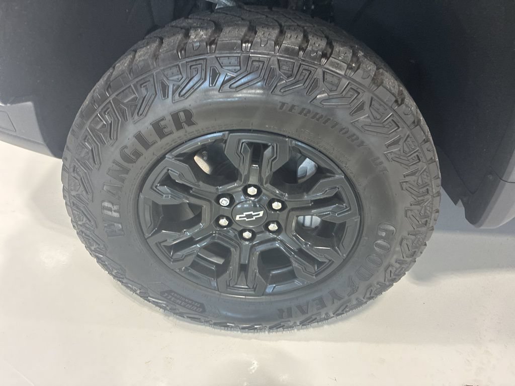 Used 2023 Chevrolet Silverado 1500 ZR2 w/ Technology Package AWD/4WD image 10