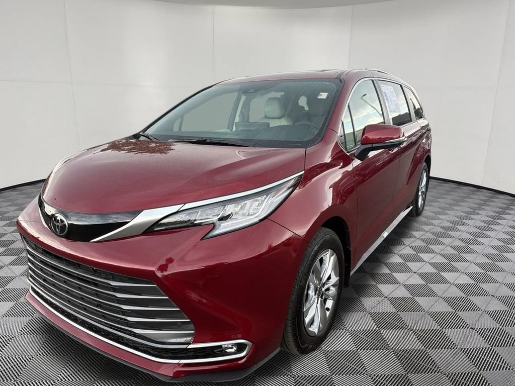 Used 2026 Toyota Sienna Limited FWD image 3