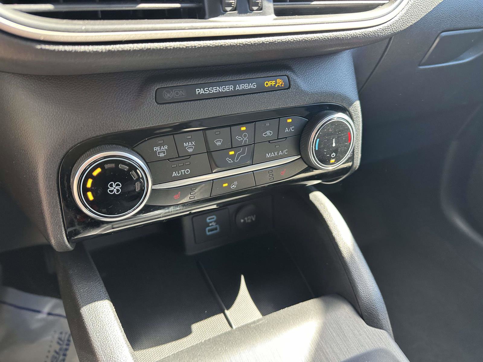 Certified 2022 Ford Escape SE w/ Cold Weather Package image 24