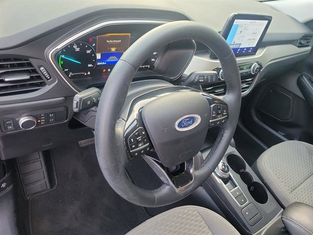 Used 2021 Ford Escape SE w/ SE Sport Appearance Package image 39