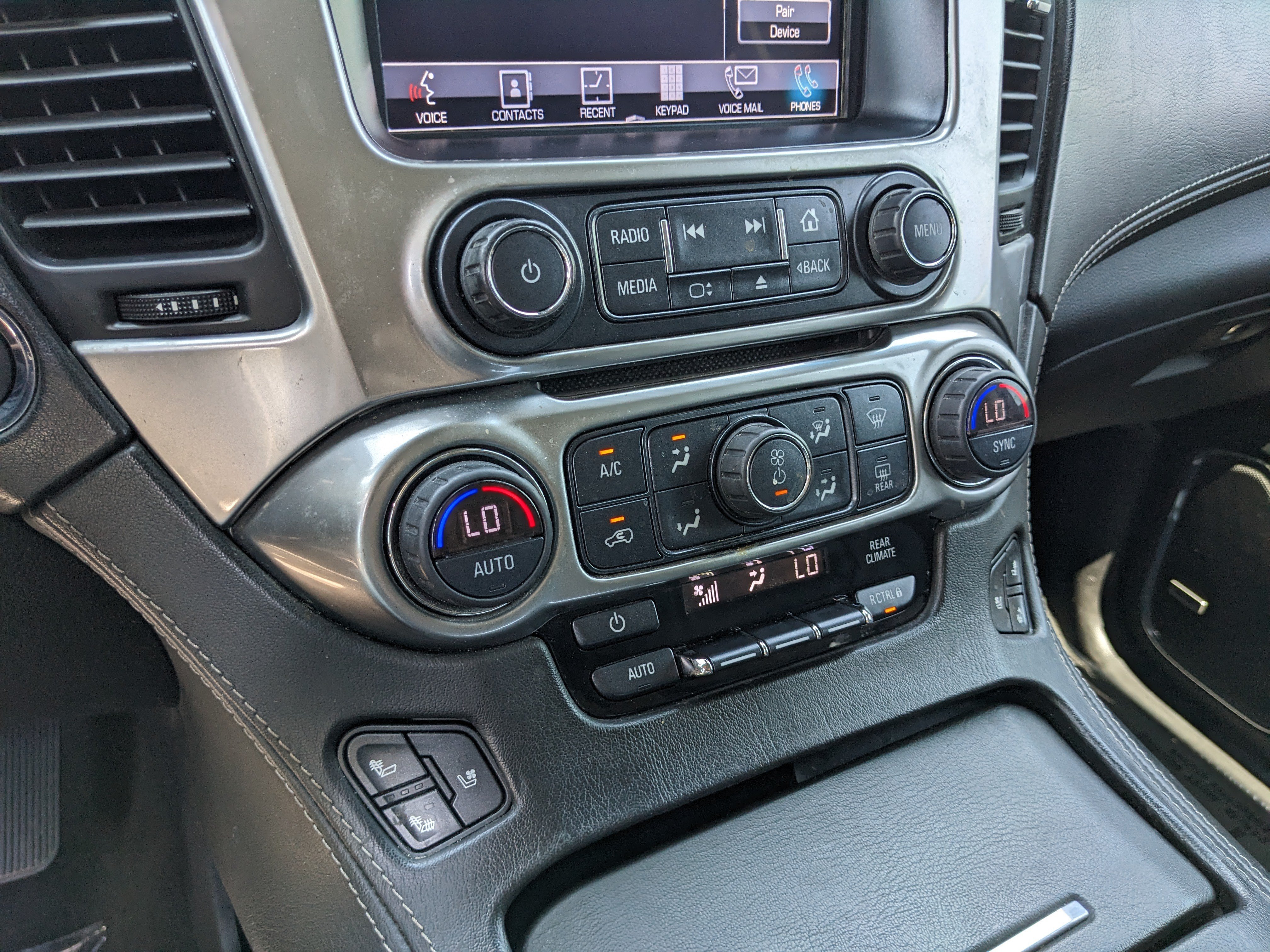 Used 2018 Chevrolet Suburban Premier AWD/4WD image 25