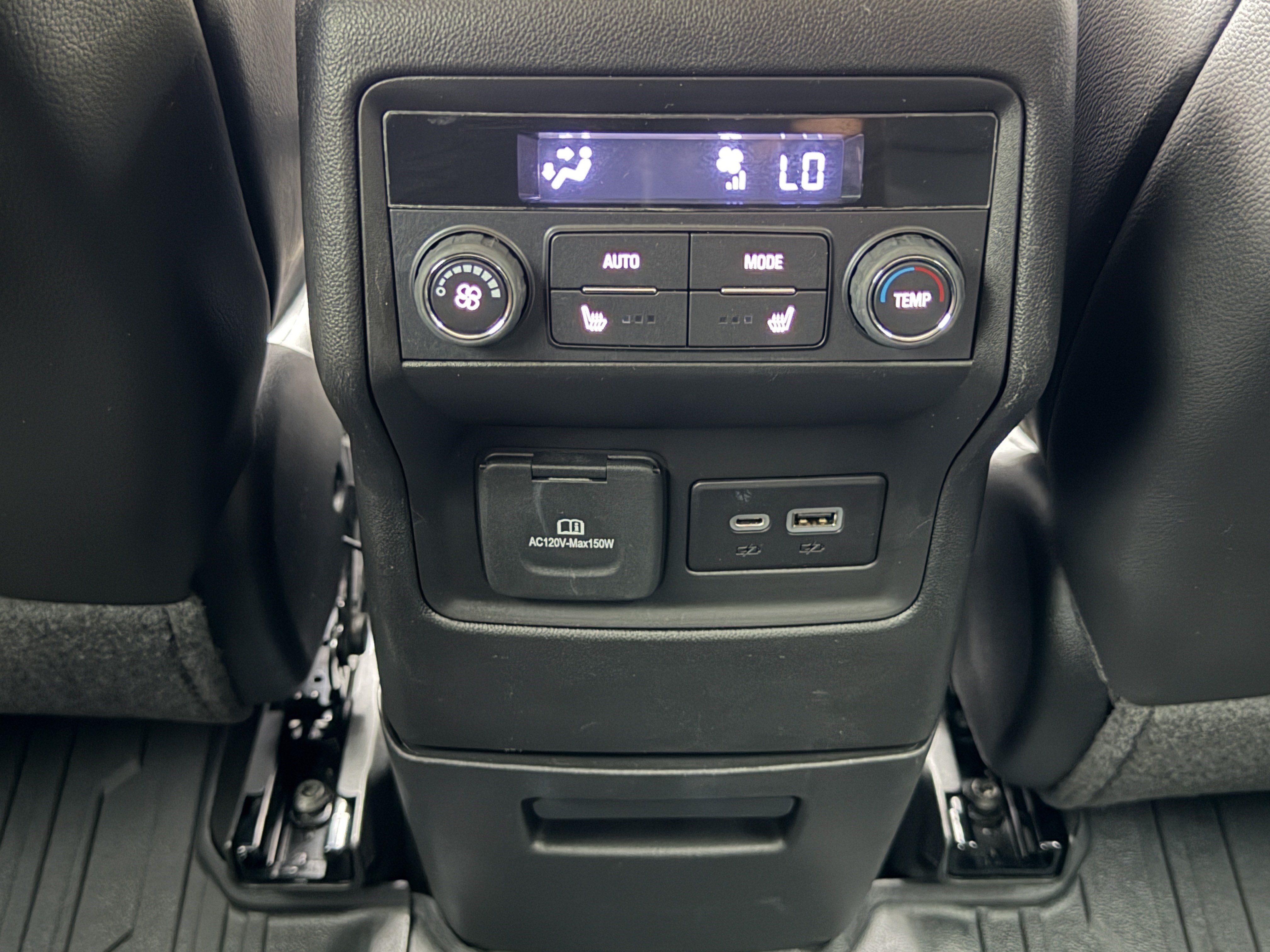 Used 2023 GMC Acadia Denali w/ Black Diamond Edition FWD image 28