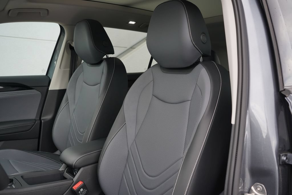 New 2026 Volkswagen Tiguan SE FWD image 13