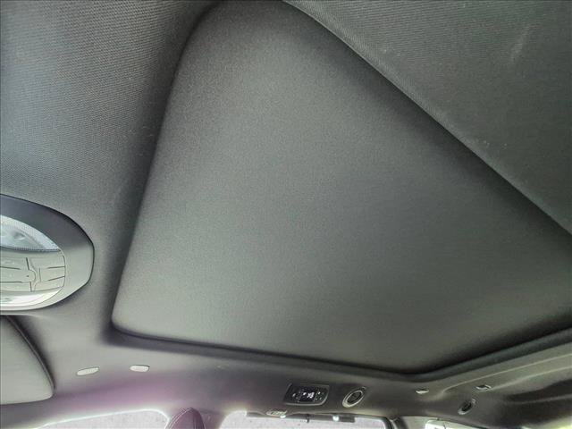 Used 2025 Chrysler Pacifica Limited FWD image 17