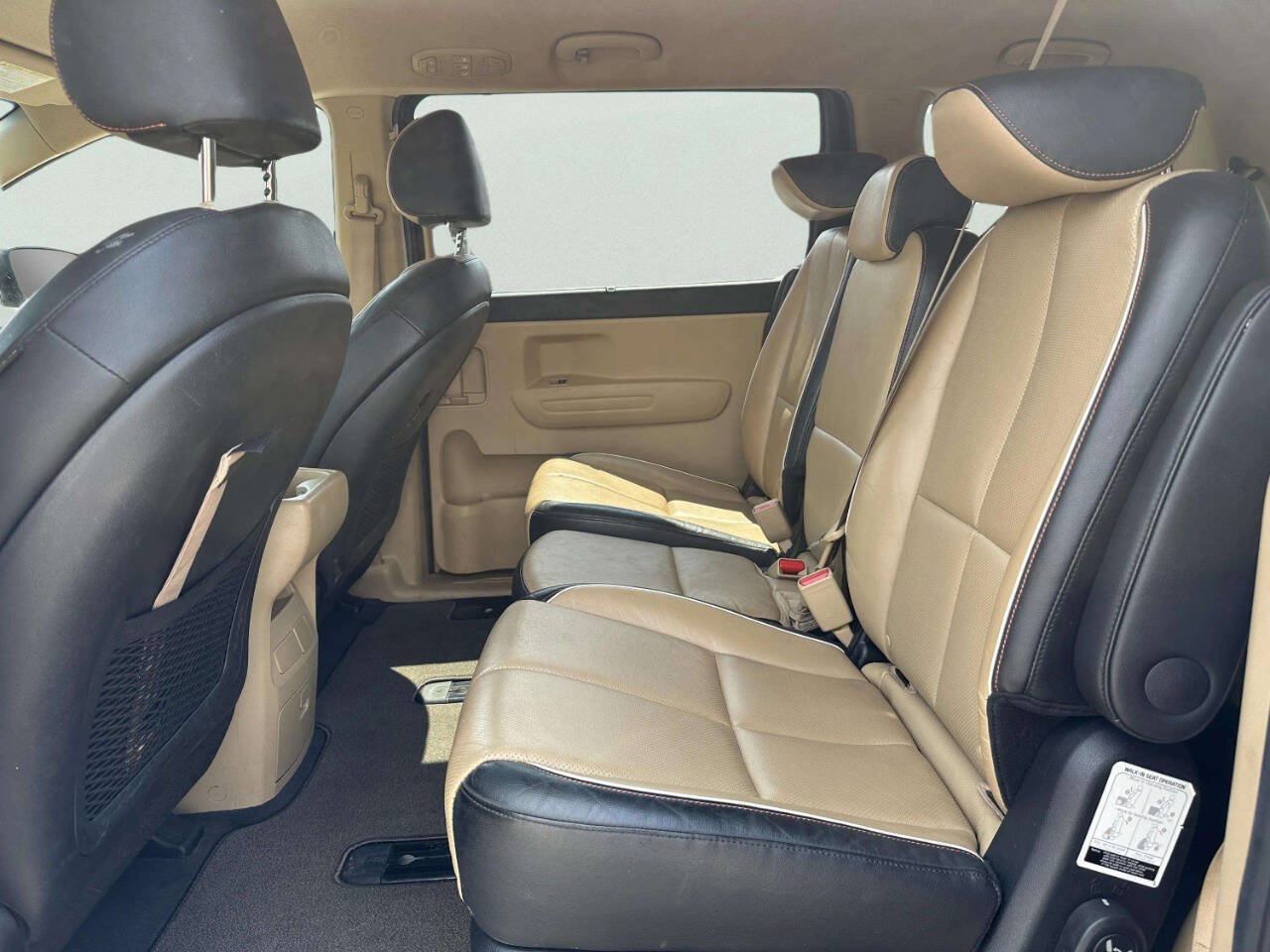 Used 2017 Kia Sedona LX w/ LX Essentials Premium Package FWD image 11