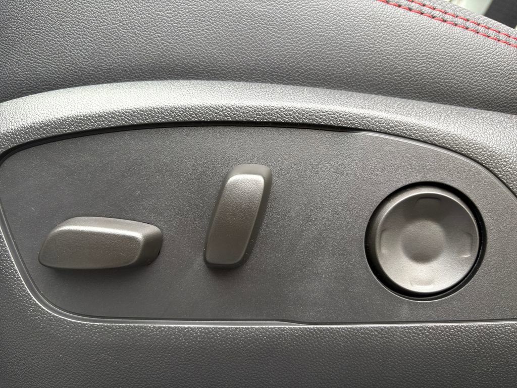 New 2026 Chevrolet Traverse RS image 16