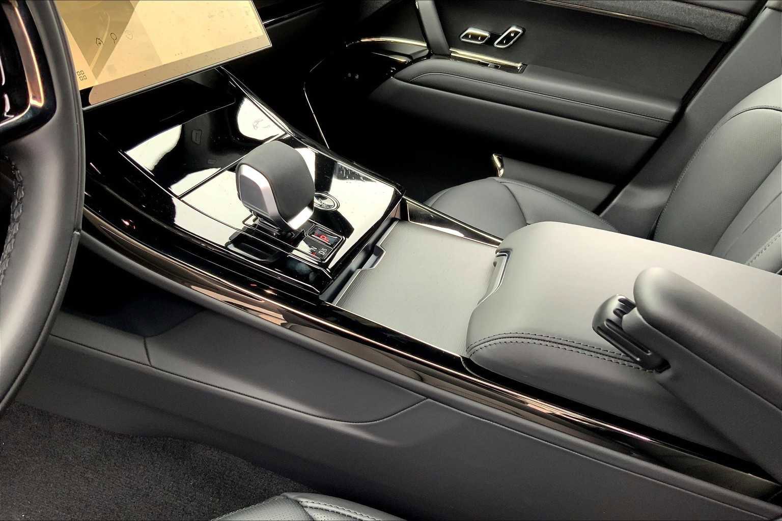 Used 2025 Land Rover Range Rover Sport Autobiography image 10