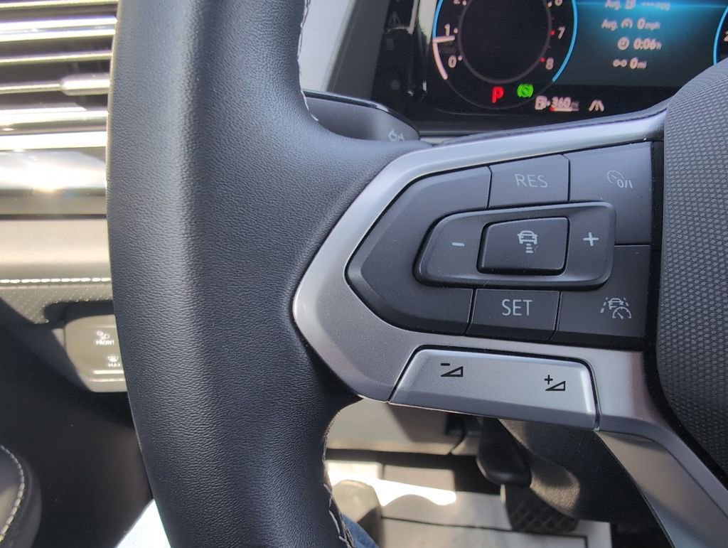 Used 2025 Volkswagen Atlas Cross Sport SE image 18