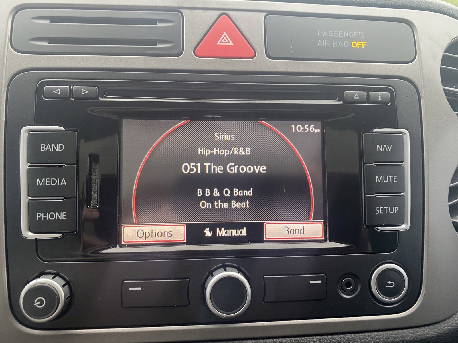 Used 2011 Volkswagen Tiguan SE image 12