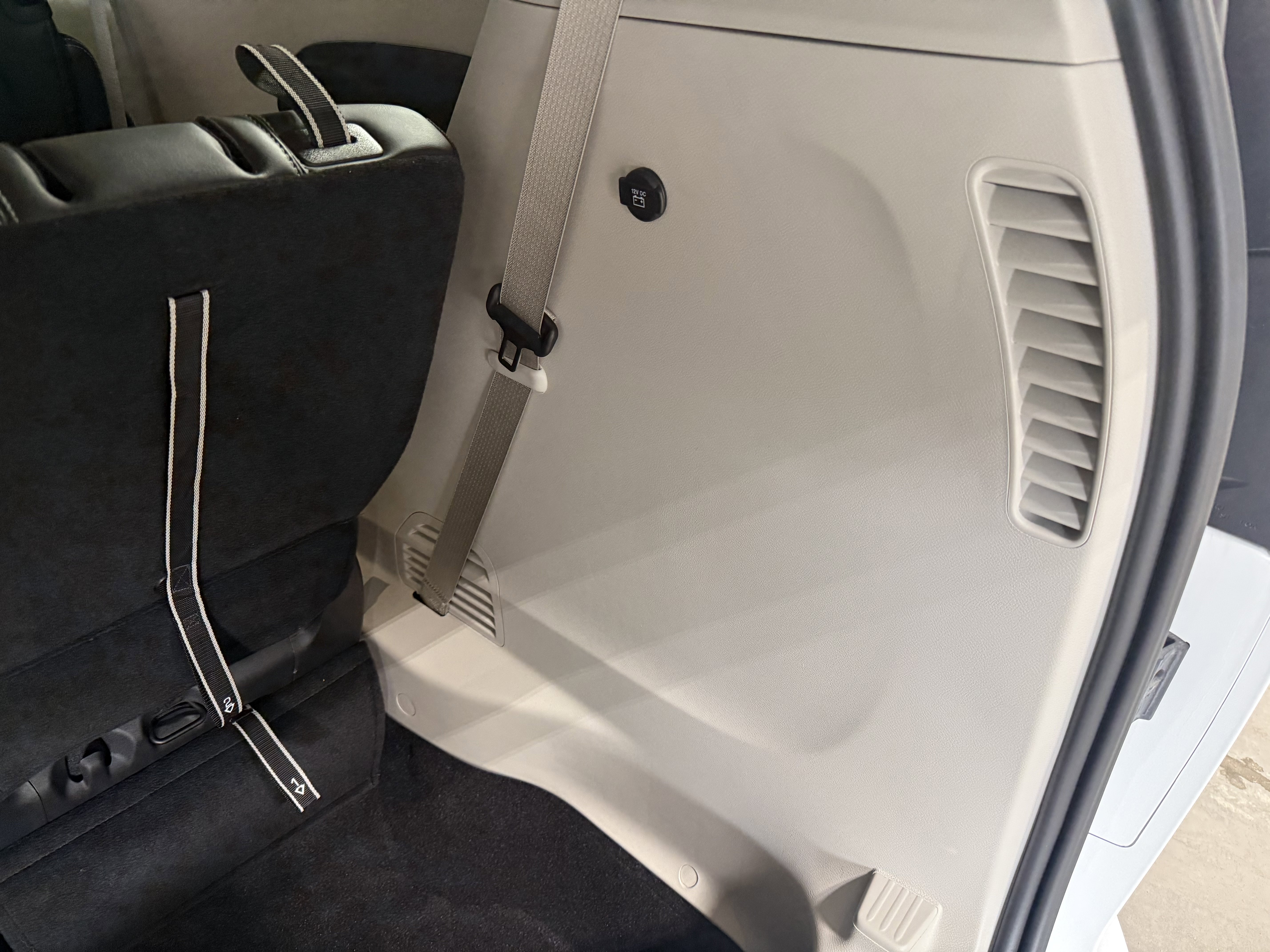 Used 2024 Chrysler Pacifica Touring-L image 7