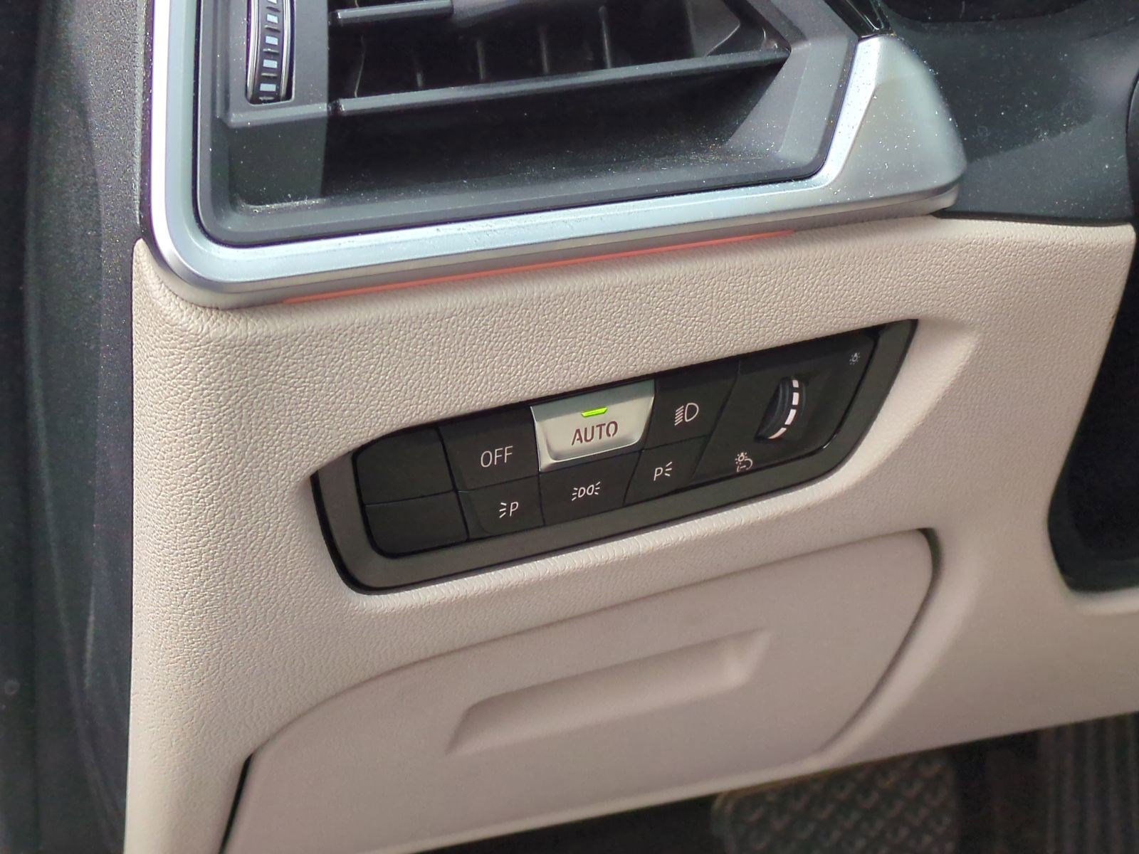 Used 2020 BMW 330i xDrive Sedan w/ Executive Package image 17