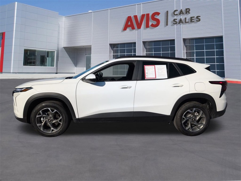 Used 2025 Chevrolet Trax LT w/ LT Convenience Package image 10