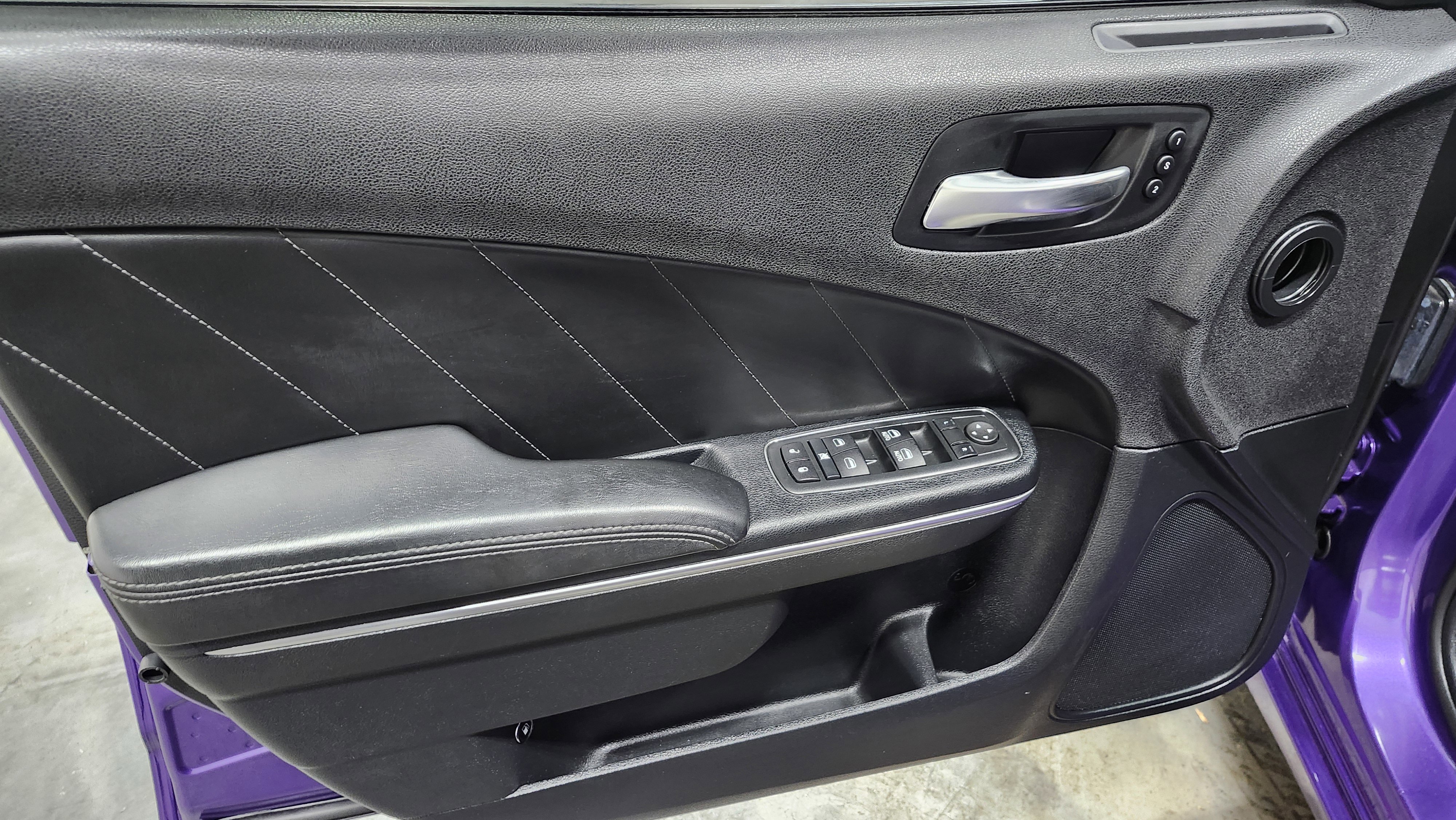 Used 2016 Dodge Charger R/T image 25