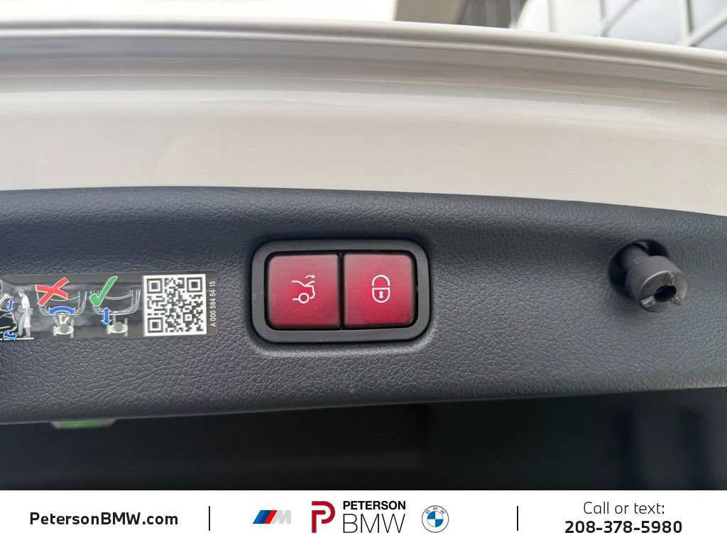 Used 2025 Mercedes-Benz C 300 4MATIC Sedan image 14