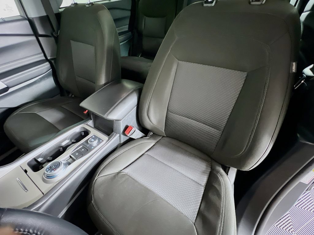Used 2023 Ford Explorer XLT AWD/4WD image 20