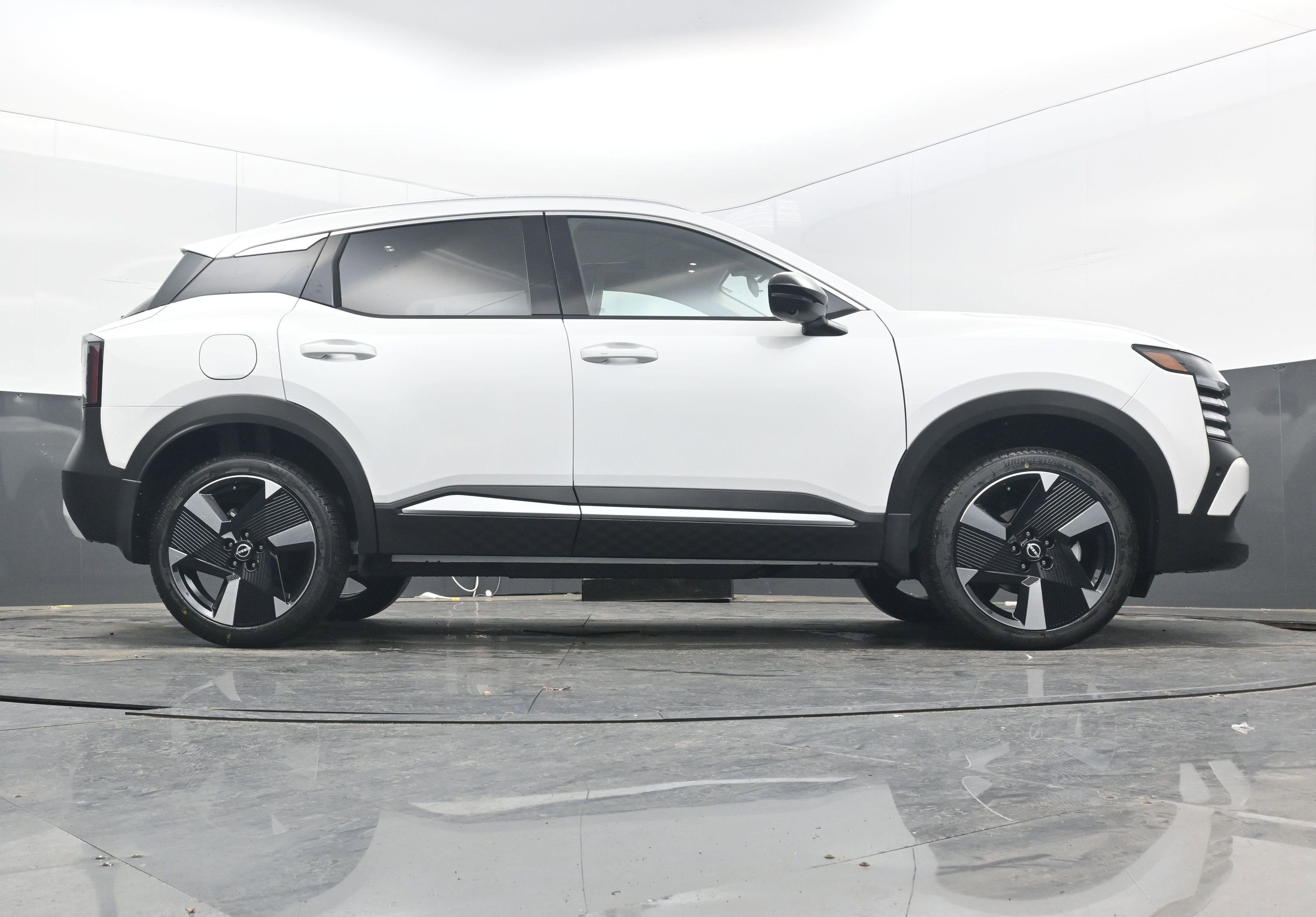 New 2026 Nissan Kicks SR w/ SR Premium Package image 30