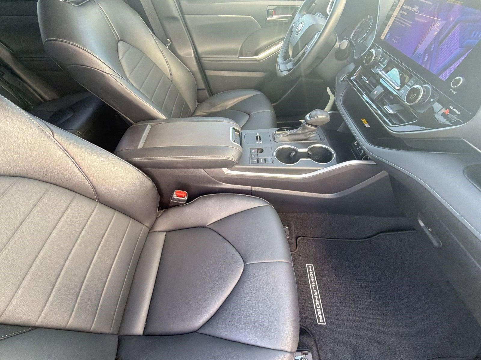 Used 2023 Toyota Highlander XLE image 31