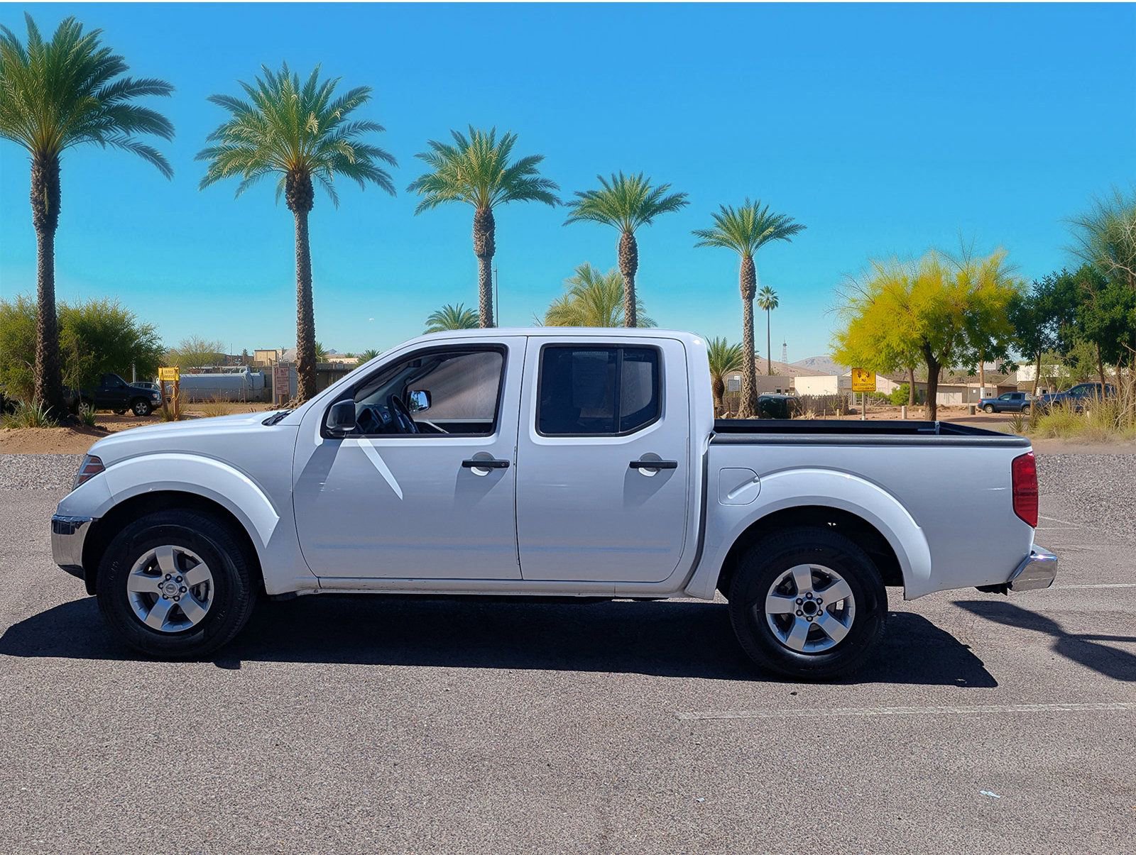 Used 2011 Nissan Frontier SV RWD image 2