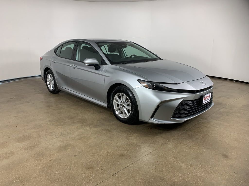 Used 2025 Toyota Camry LE image 5