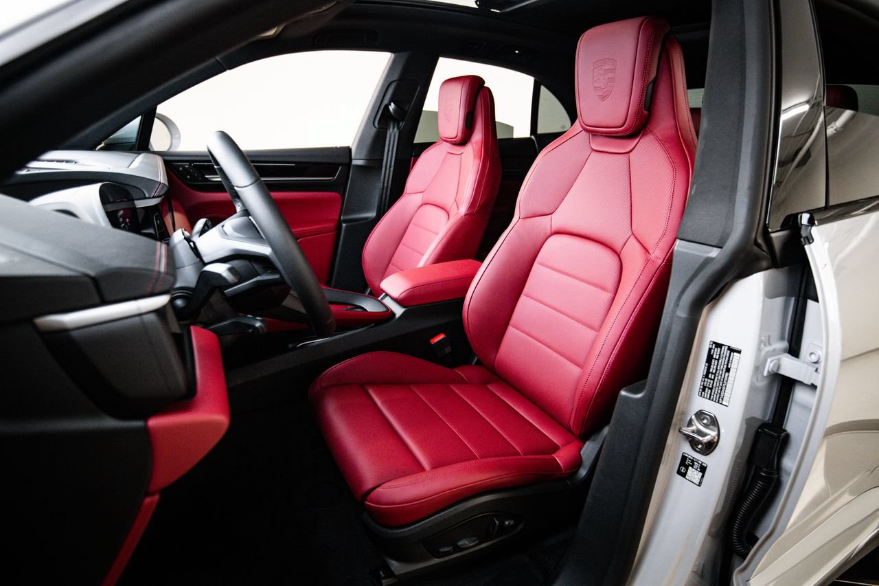 New 2026 Porsche Macan Electric RWD image 5