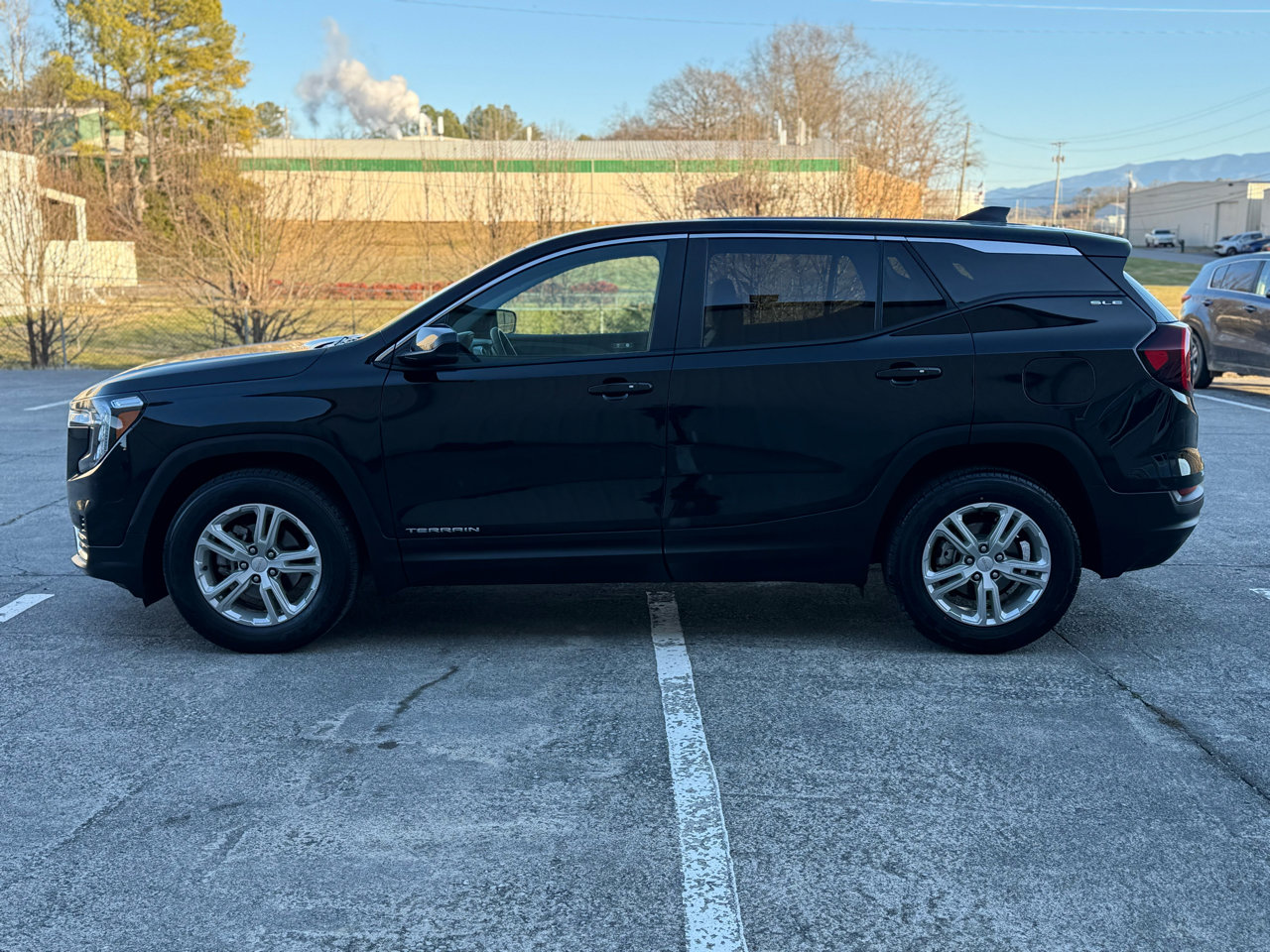 Used 2023 GMC Terrain SLE image 8