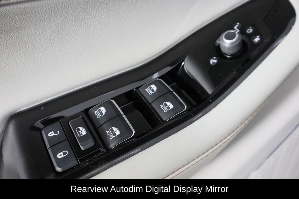 Used 2022 Jeep Grand Cherokee Overland w/ Luxury Tech Group IV image 22