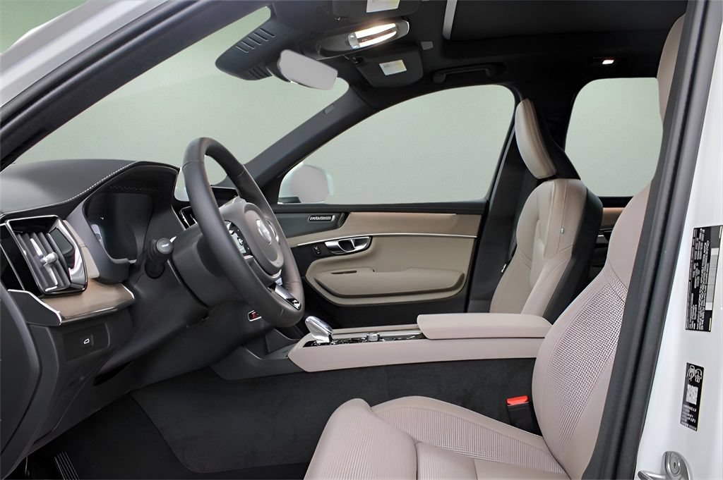 Used 2026 Volvo XC90 B6 Ultra w/ Protection Package AWD/4WD image 24