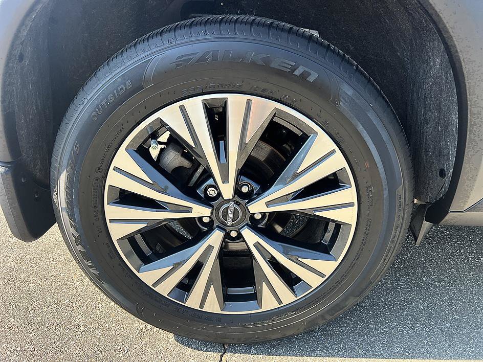 Certified 2023 Nissan Rogue SV w/ SV Premium B Package FWD image 11