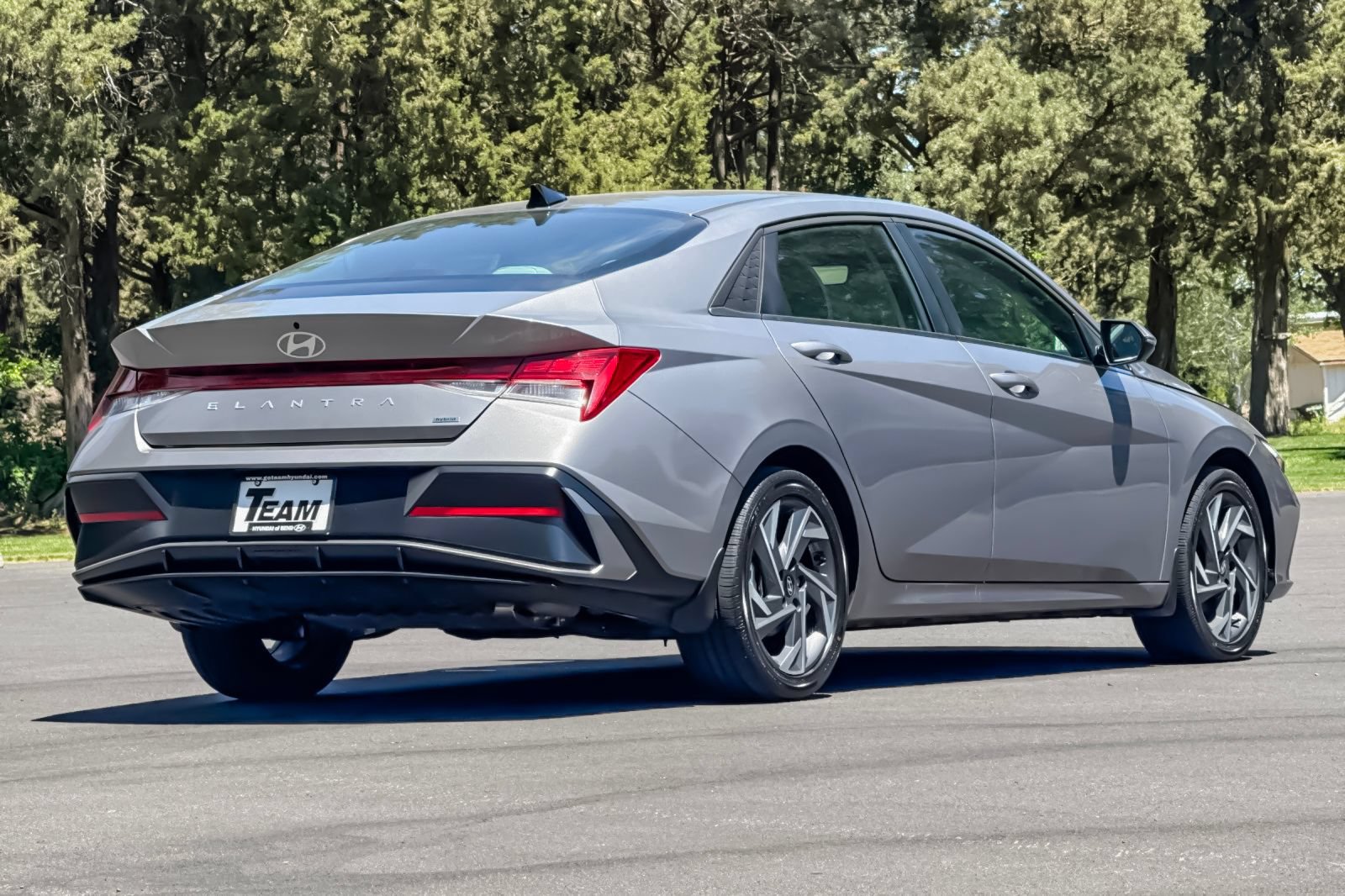 Used 2025 Hyundai Elantra Limited FWD image 4