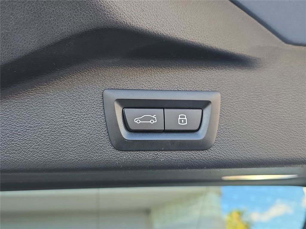 Used 2024 BMW X5 xDrive40i w/ Executive Package image 32