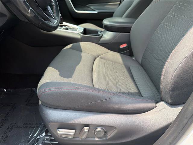Used 2021 Toyota RAV4 SE w/ Weather & Moonroof Package AWD/4WD image 15