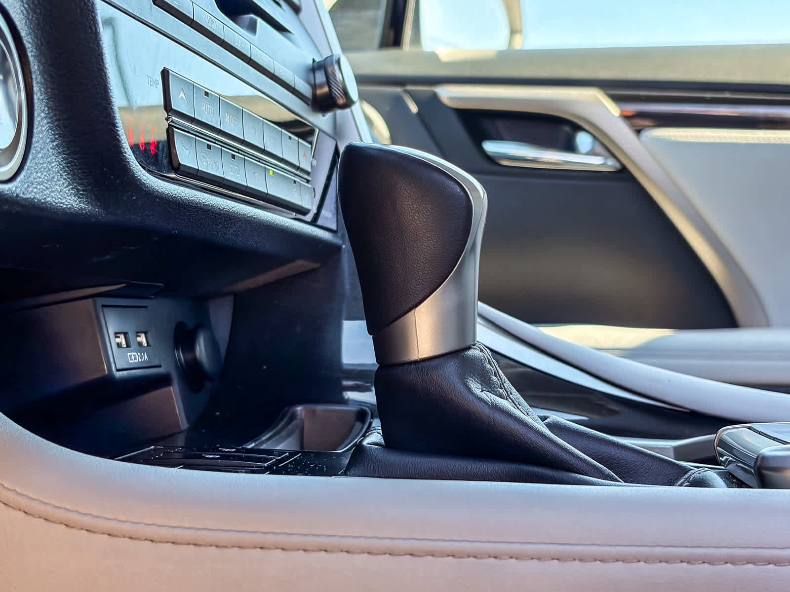 Used 2022 Lexus RX 350 w/ 3500 lbs Tow Prep Package image 21