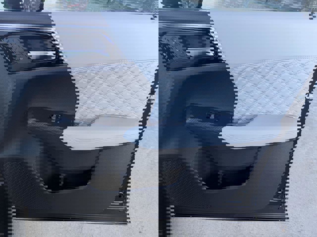 Used 2024 Mitsubishi Outlander SEL image 29