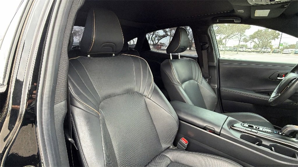 Used 2023 Toyota Crown Limited image 42