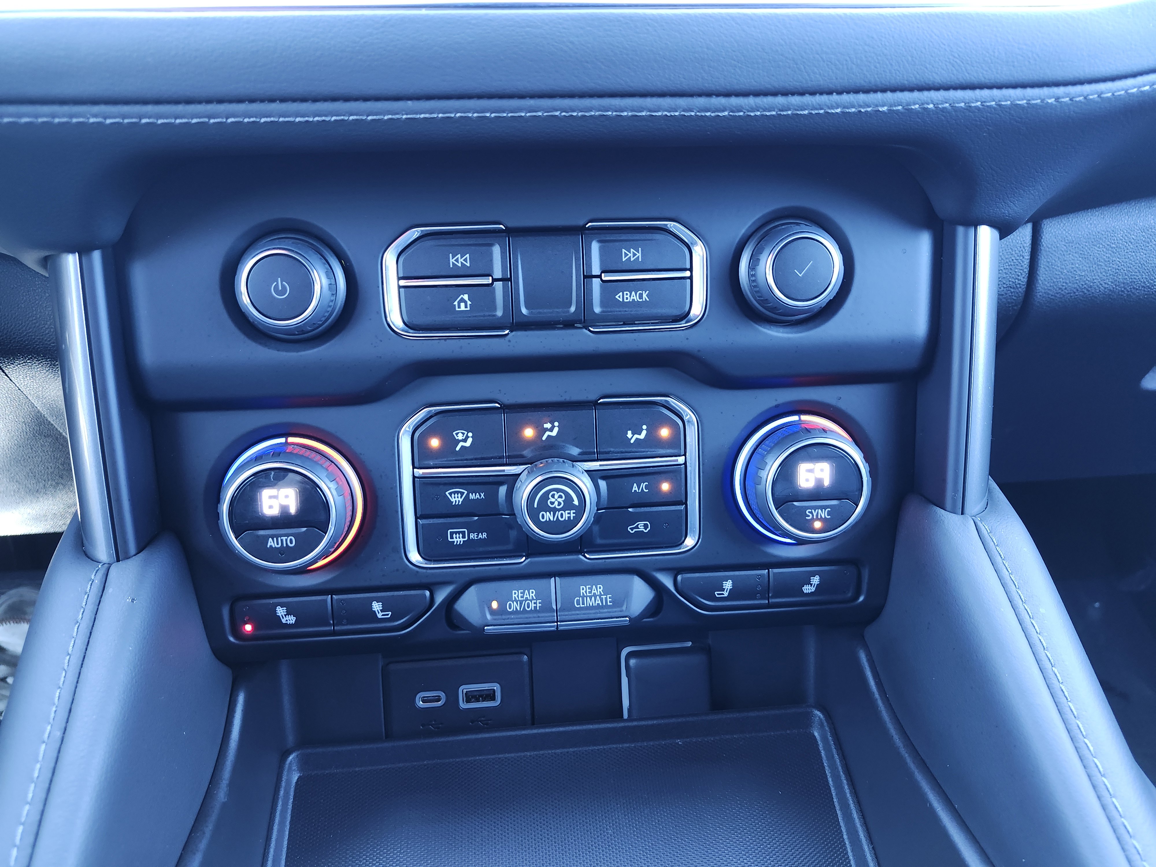 Used 2023 Chevrolet Suburban Z71 w/ Luxury Package image 37