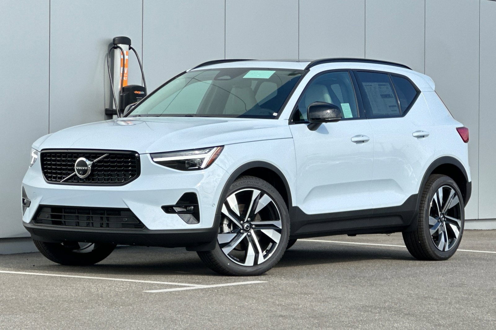 New 2026 Volvo XC40 B5 Ultra w/ Climate Package
